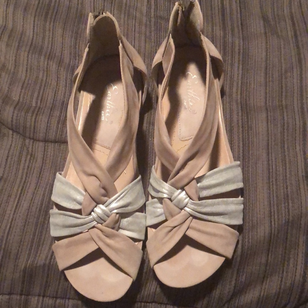 Shoes - Picture 7 of 8